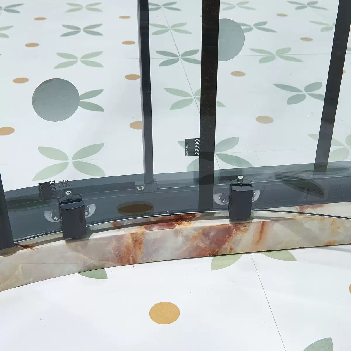 Aluminum Alloy Curved Corner Shower Enclosure — Grid Glass Arc Shower Room